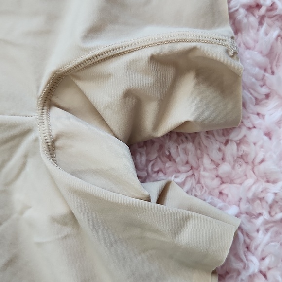 Spanx sculpting shorts - Picture 3 of 5